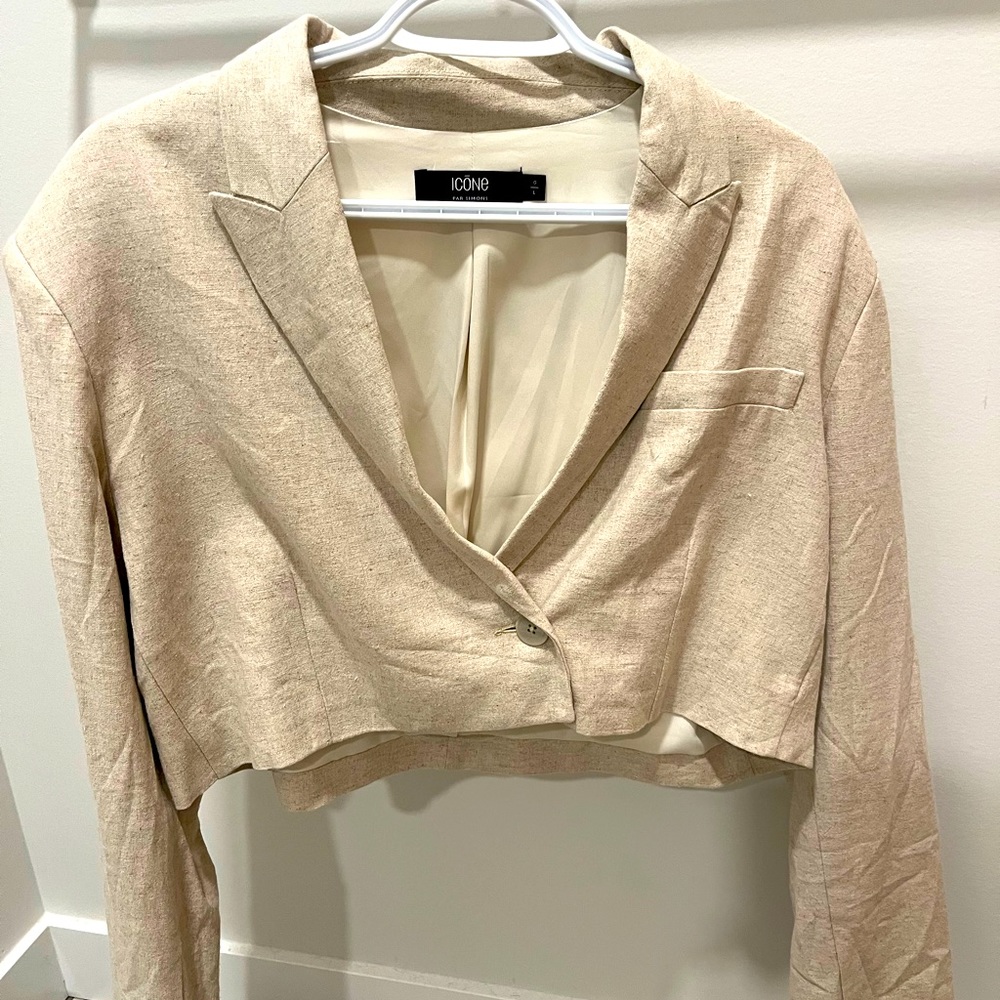 Brand new with tags ICONE Crop Blazer